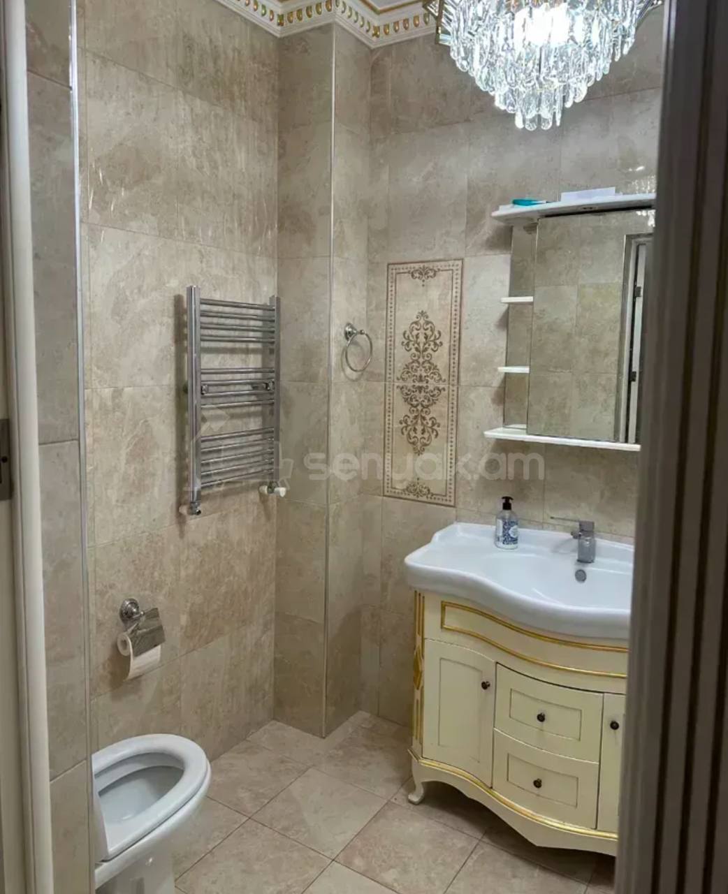 2 Սենյականոց Բնակարան Քարե Շենքում, 90քմ, 3/5 հարկ, Կապիտալ Վերանորոգված, Կահավորված