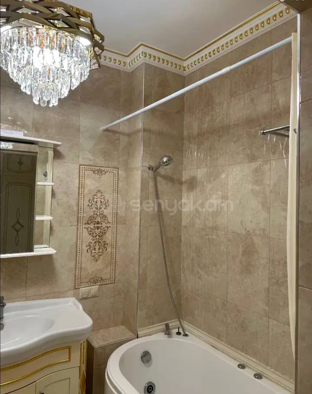 2 Սենյականոց Բնակարան Քարե Շենքում, 90քմ, 3/5 հարկ, Կապիտալ Վերանորոգված, Կահավորված, Արևկող