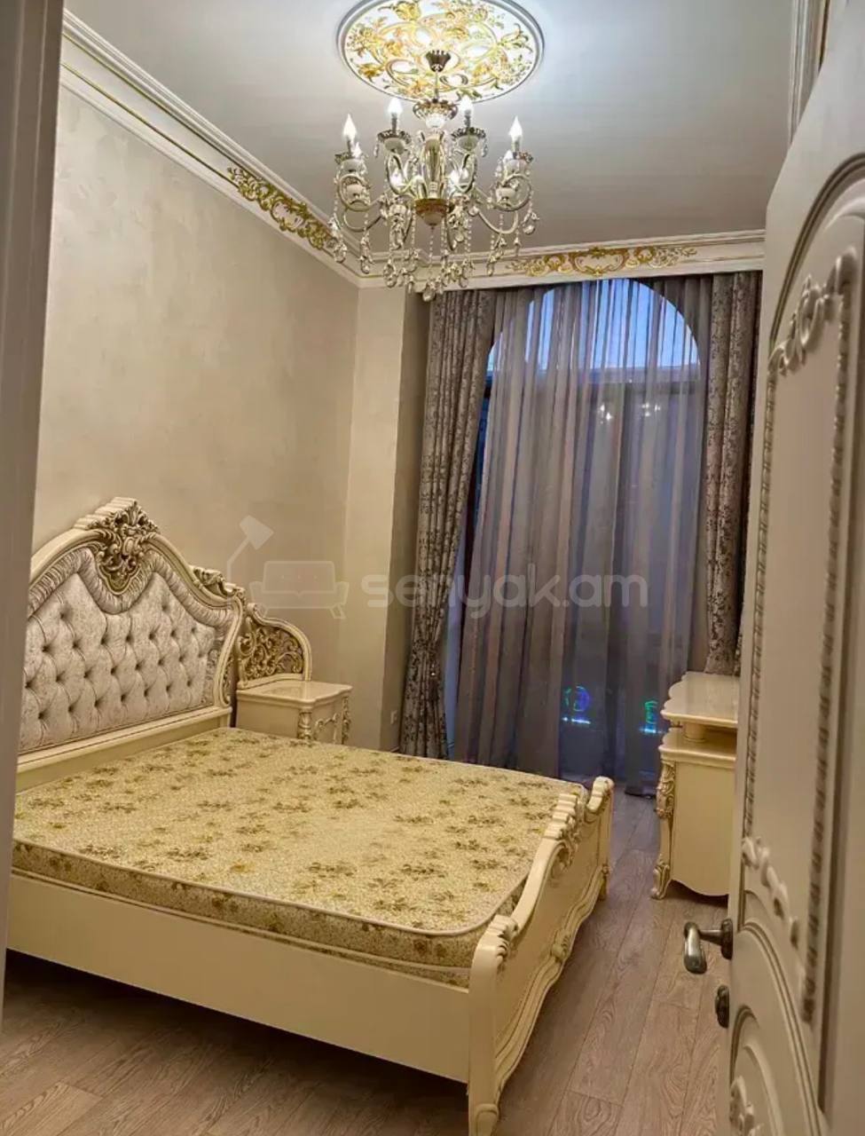 2 Սենյականոց Բնակարան Քարե Շենքում, 90քմ, 3/5 հարկ, Կապիտալ Վերանորոգված, Կահավորված, Արևկող