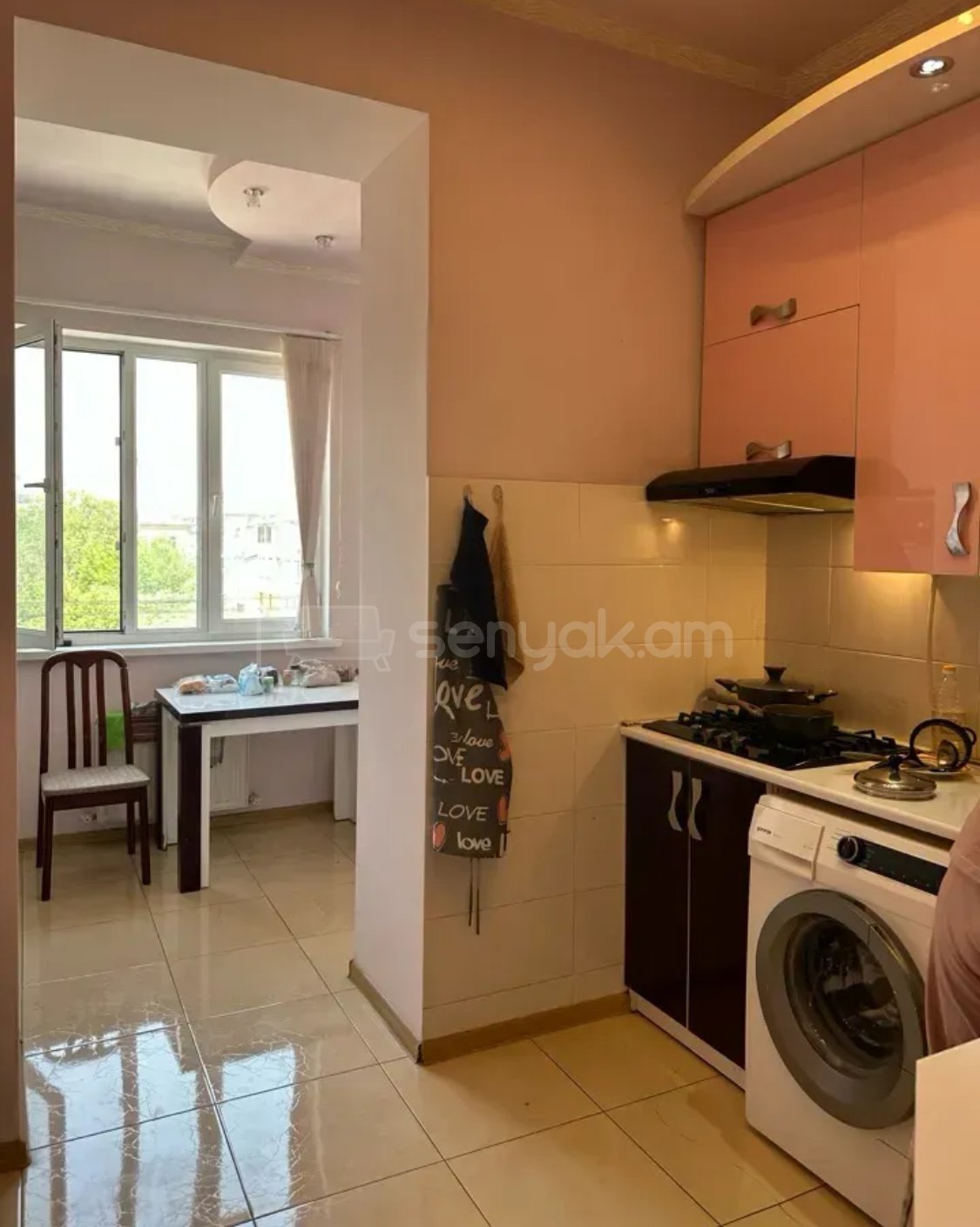 3 Սենյականոց Բնակարան Քարե Շենքում, 84քմ, 5/5 հարկ, Կապիտալ Վերանորոգված, Կահավորված