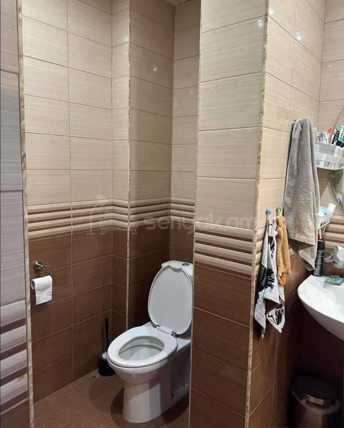 3 Սենյականոց Բնակարան Քարե Շենքում, 84քմ, 5/5 հարկ, Կապիտալ Վերանորոգված, Կահավորված