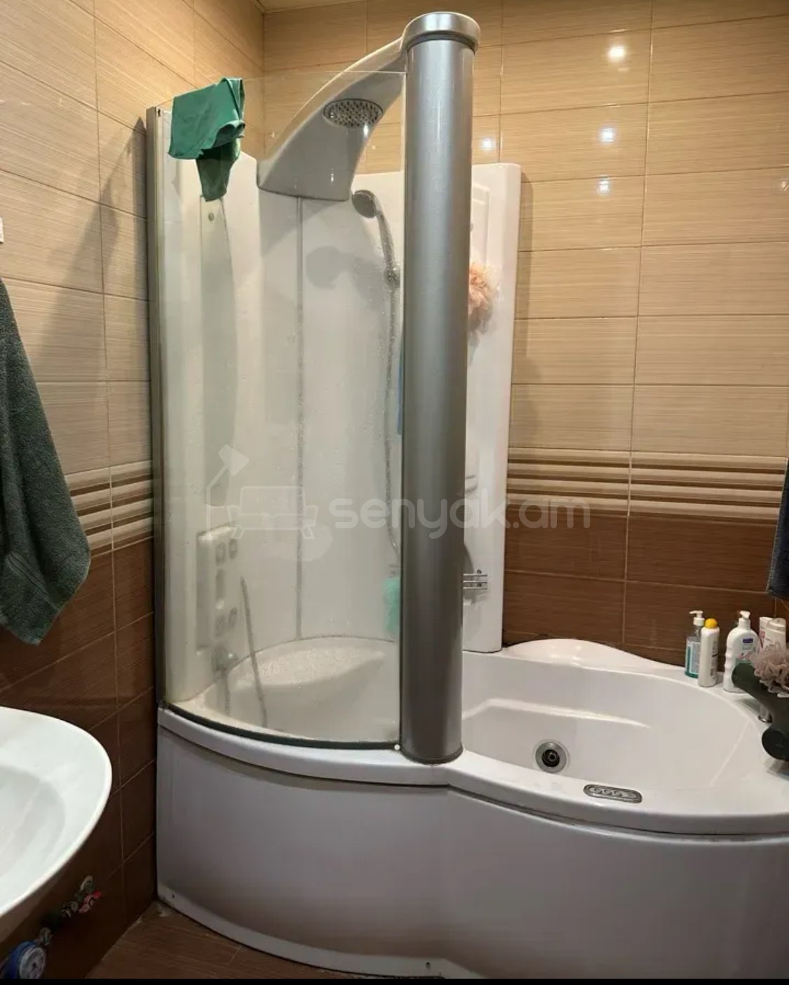 3 Սենյականոց Բնակարան Քարե Շենքում, 84քմ, 5/5 հարկ, Կապիտալ Վերանորոգված, Կահավորված