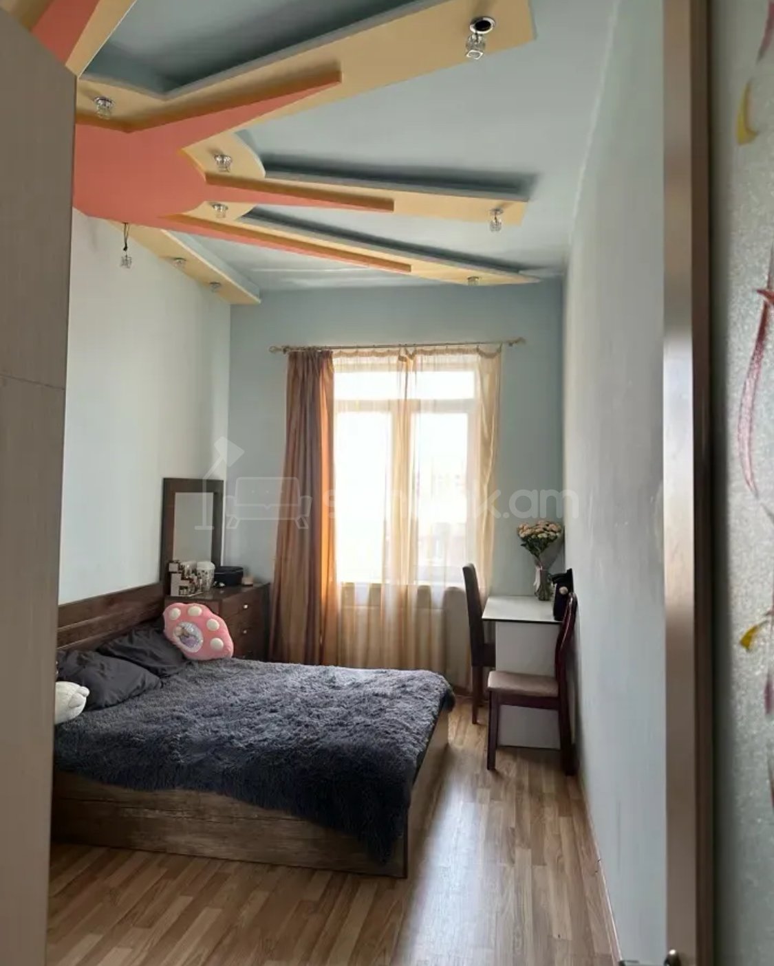 3 Սենյականոց Բնակարան Քարե Շենքում, 84քմ, 5/5 հարկ, Կապիտալ Վերանորոգված, Կահավորված