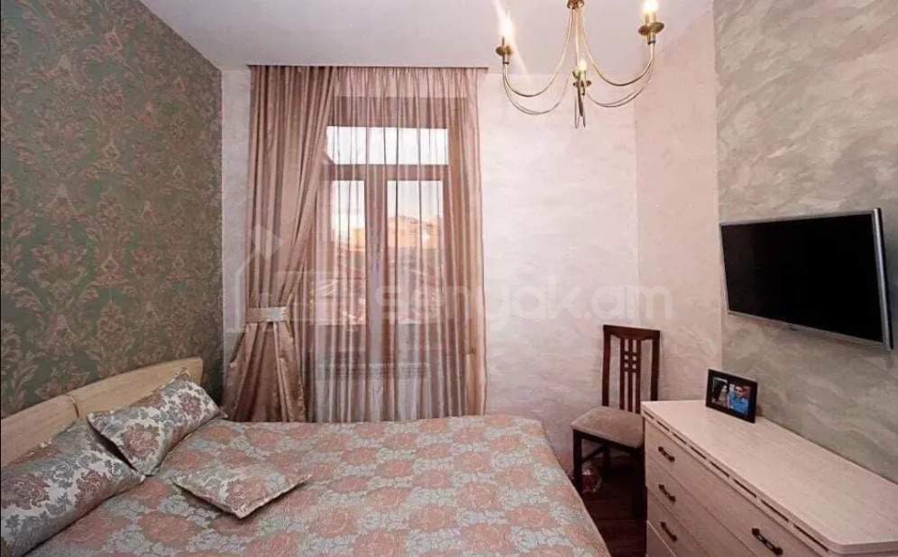 3 Սենյականոց Բնակարան Քարե Շենքում, 71քմ, 5/5 հարկ, Կապիտալ Վերանորոգված