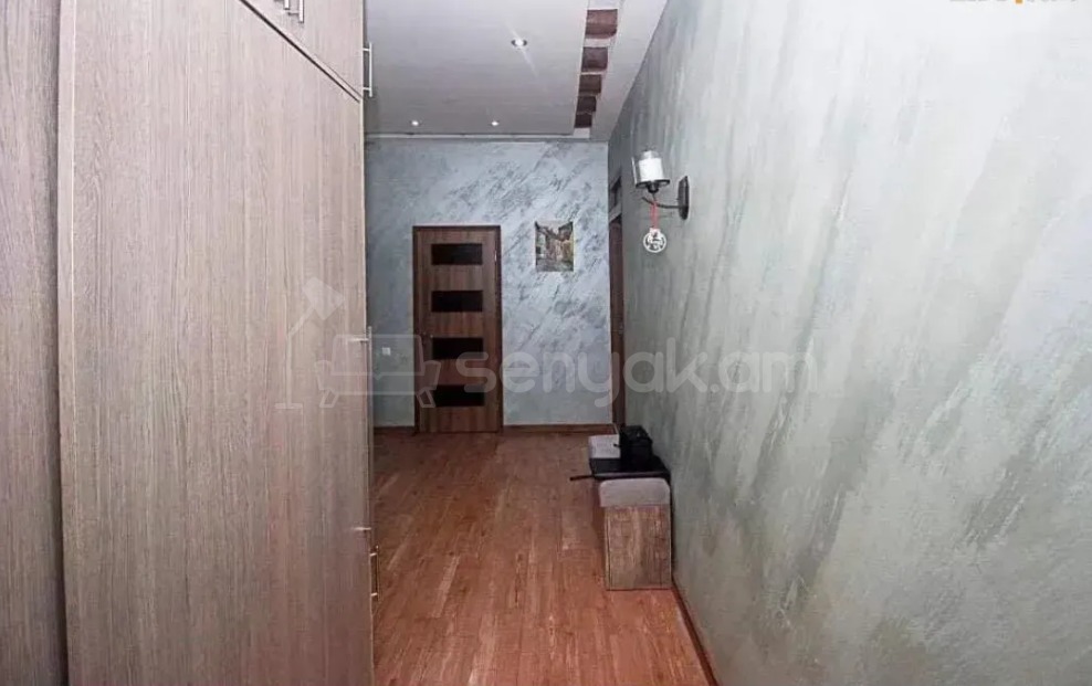 3 Սենյականոց Բնակարան Քարե Շենքում, 71քմ, 5/5 հարկ, Կապիտալ Վերանորոգված