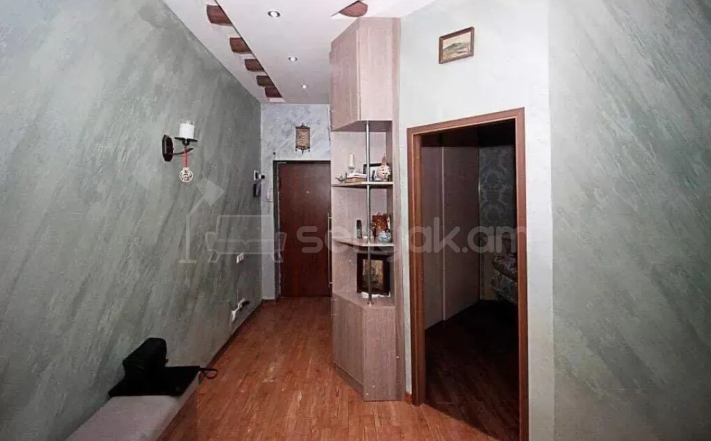 3 Սենյականոց Բնակարան Քարե Շենքում, 71քմ, 5/5 հարկ, Կապիտալ Վերանորոգված