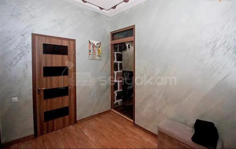 3 Սենյականոց Բնակարան Քարե Շենքում, 71քմ, 5/5 հարկ, Կապիտալ Վերանորոգված