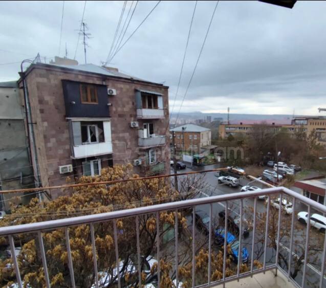 3 Սենյականոց Բնակարան Քարե Շենքում, 71քմ, 4/4 հարկ, Կոսմետիկ Վերանորոգված