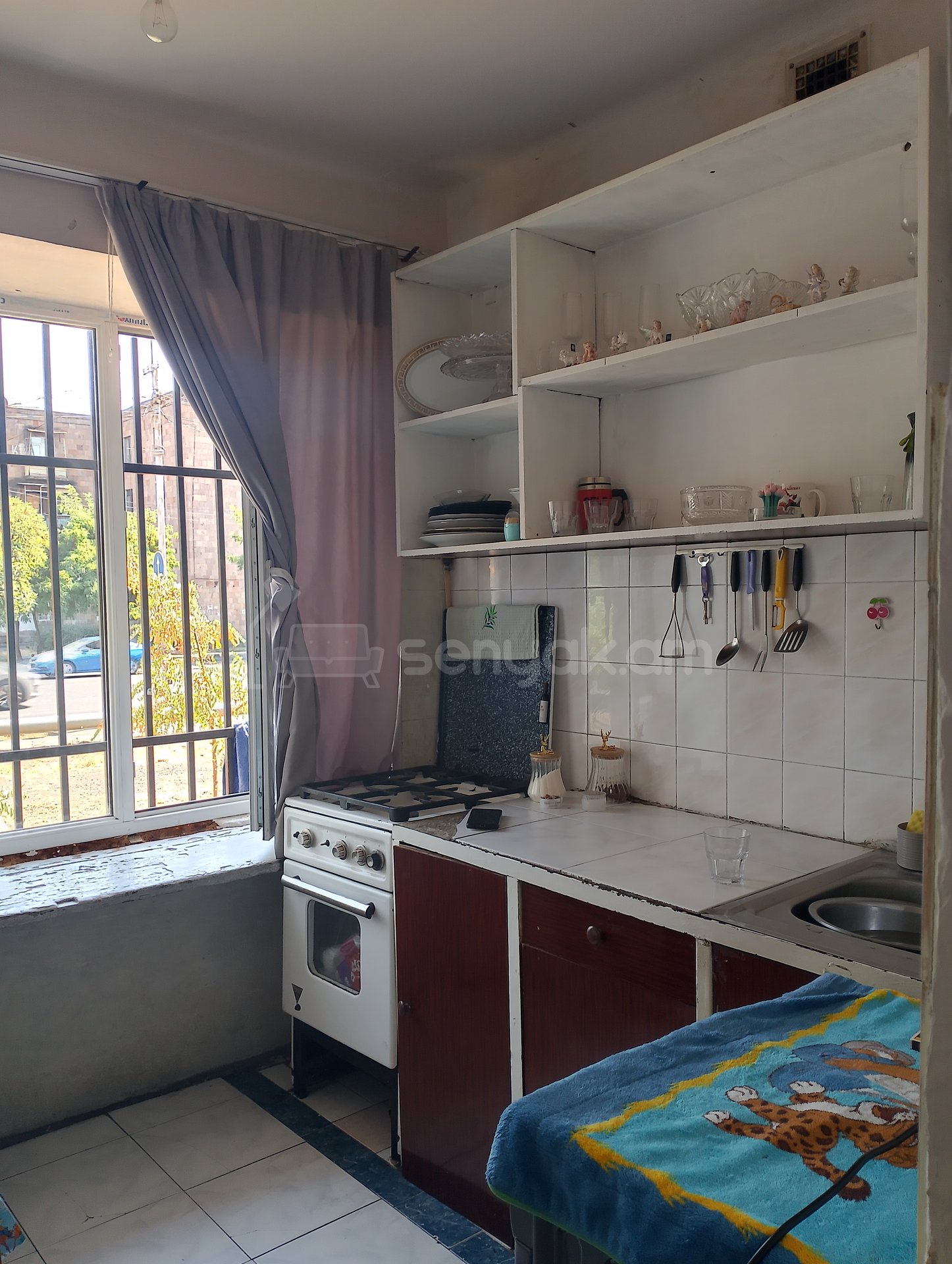1 Սենյականոց Բնակարան Քարե Շենքում, 30քմ, 1/4 հարկ, Կոսմետիկ Վերանորոգված