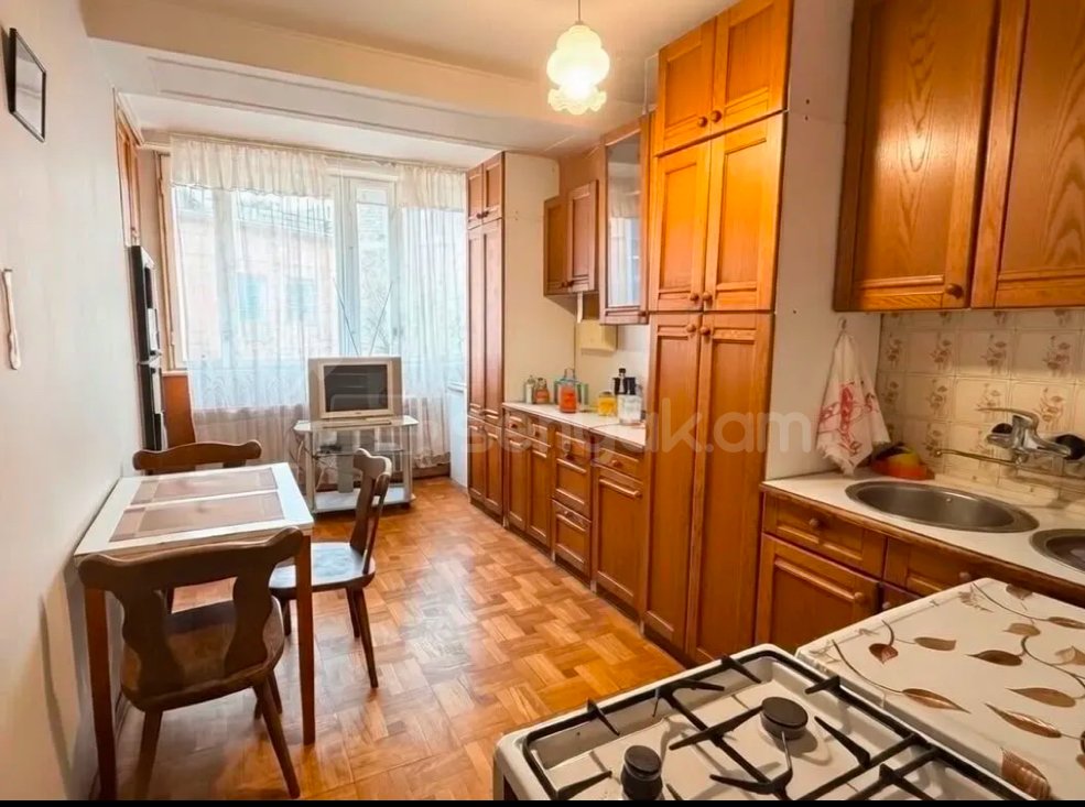 3 Սենյականոց Բնակարան Քարե Շենքում, 79քմ, 5/5 հարկ, Պետական Վիճակում