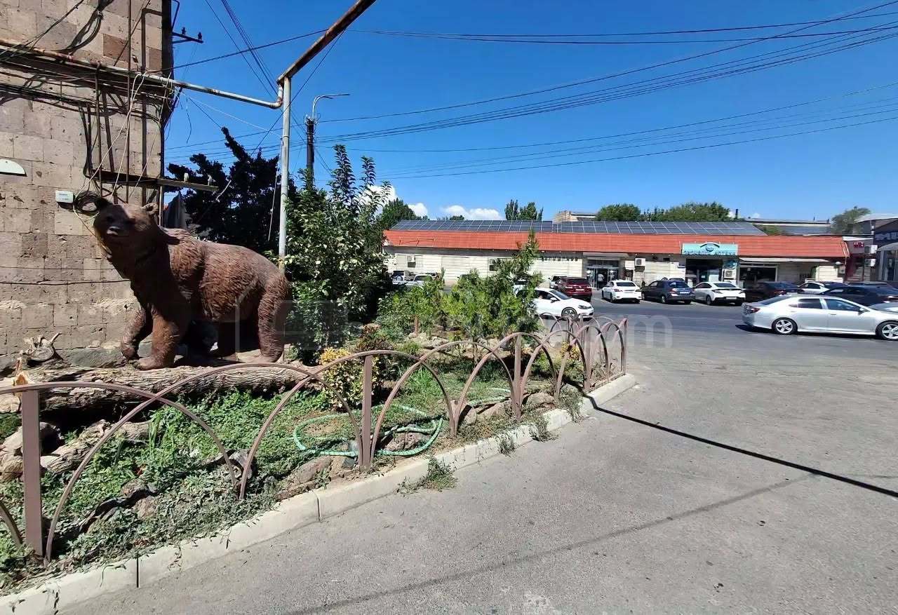 4 Սենյականոց Բնակարան Քարե Շենքում, 98քմ, 5/5 հարկ, Պետական Վիճակում