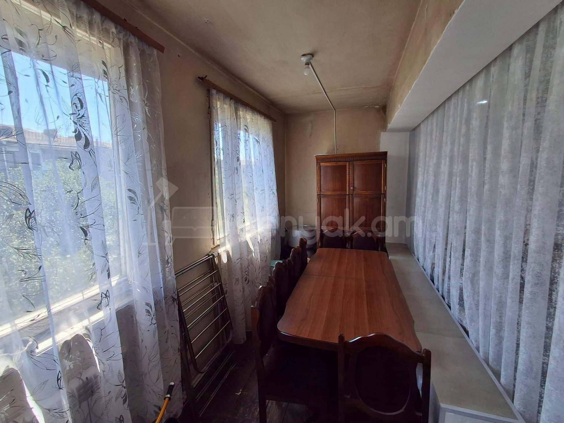 4 Սենյականոց Բնակարան Քարե Շենքում, 98քմ, 5/5 հարկ, Պետական Վիճակում