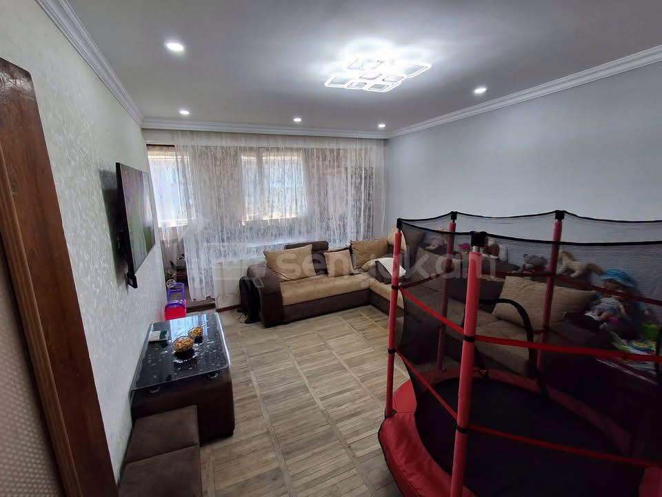 4 Սենյականոց Բնակարան Քարե Շենքում, 98քմ, 5/5 հարկ, Պետական Վիճակում