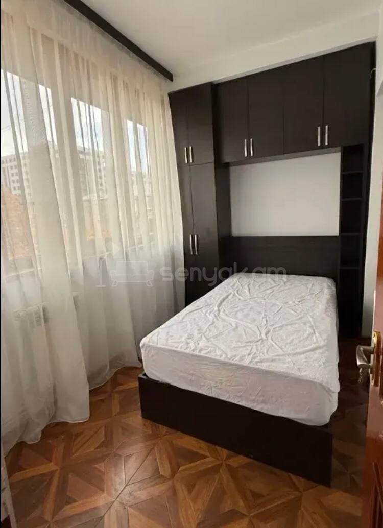 3 Սենյականոց Բնակարան Քարե Շենքում, 68քմ, 4/5 հարկ, Կապիտալ Վերանորոգված, Կահավորված