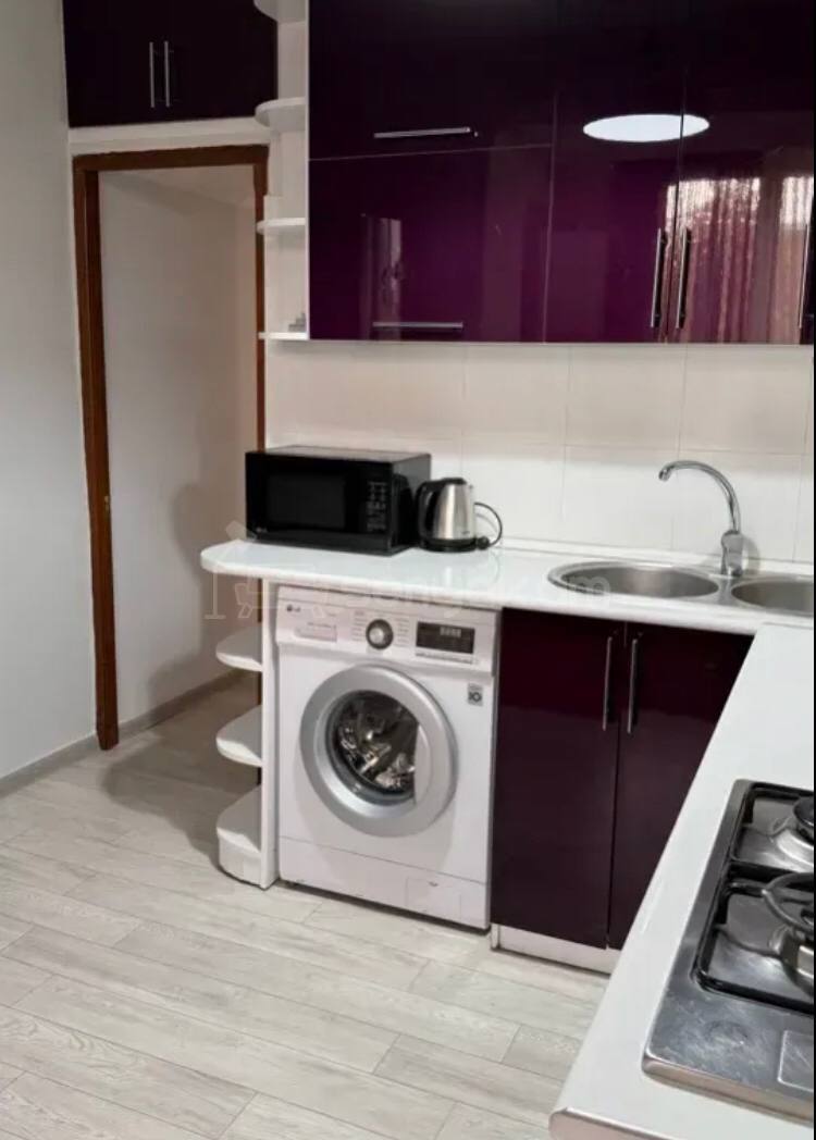 3 Սենյականոց Բնակարան Քարե Շենքում, 68քմ, 4/5 հարկ, Կապիտալ Վերանորոգված, Կահավորված