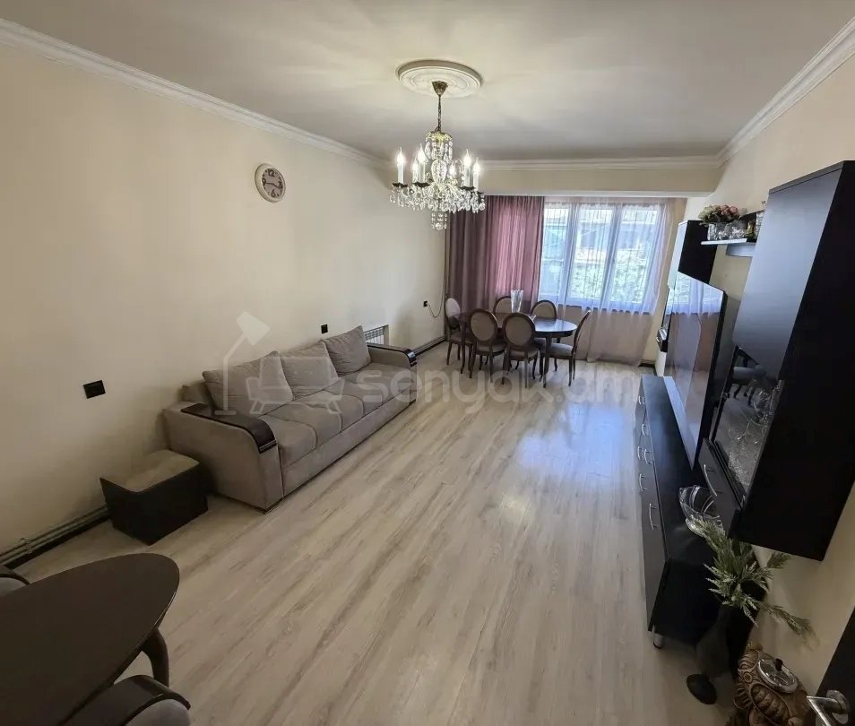 3 Սենյականոց Բնակարան Քարե Շենքում, 110քմ, 3/5 հարկ, Կապիտալ Վերանորոգված