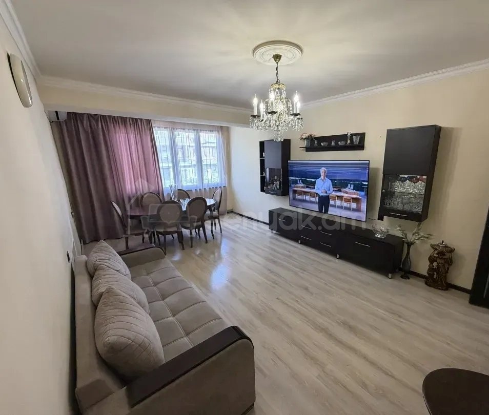 3 Սենյականոց Բնակարան Քարե Շենքում, 110քմ, 3/5 հարկ, Կապիտալ Վերանորոգված