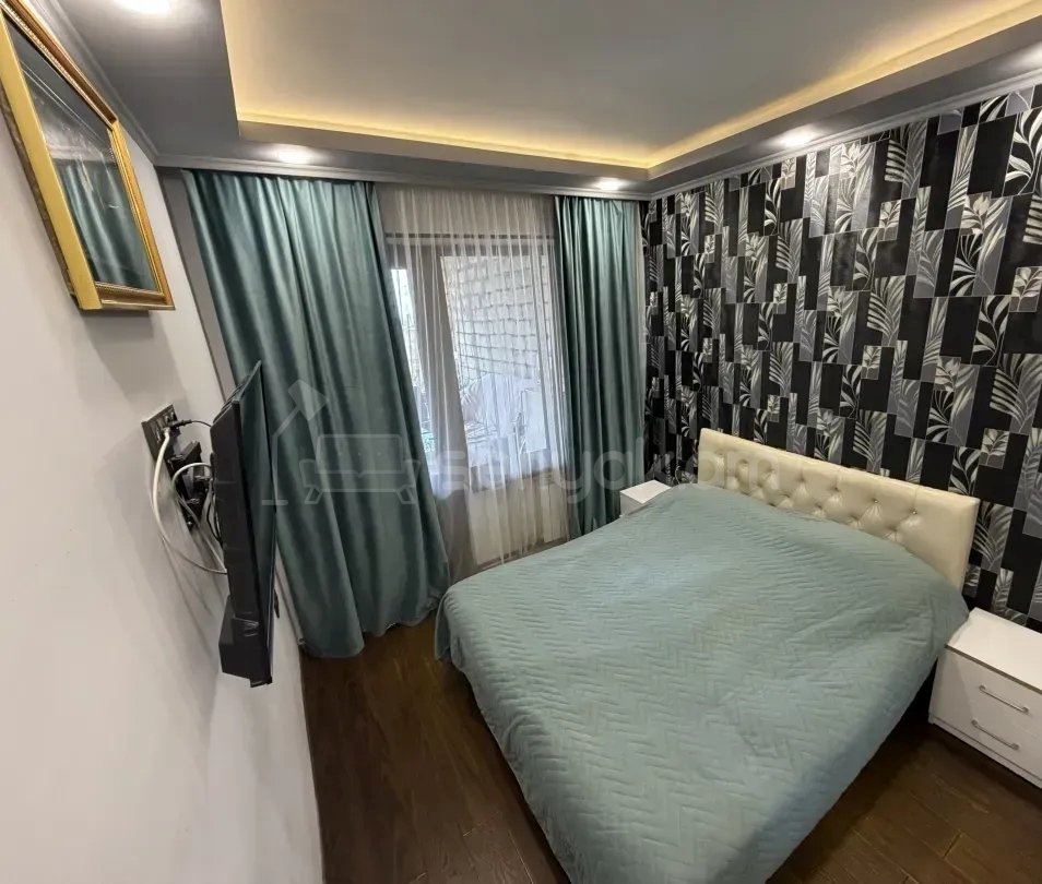 3 Սենյականոց Բնակարան Քարե Շենքում, 110քմ, 3/5 հարկ, Կապիտալ Վերանորոգված