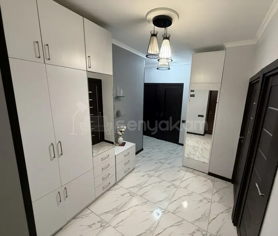 3 Սենյականոց Բնակարան Քարե Շենքում, 110քմ, 3/5 հարկ, Կապիտալ Վերանորոգված