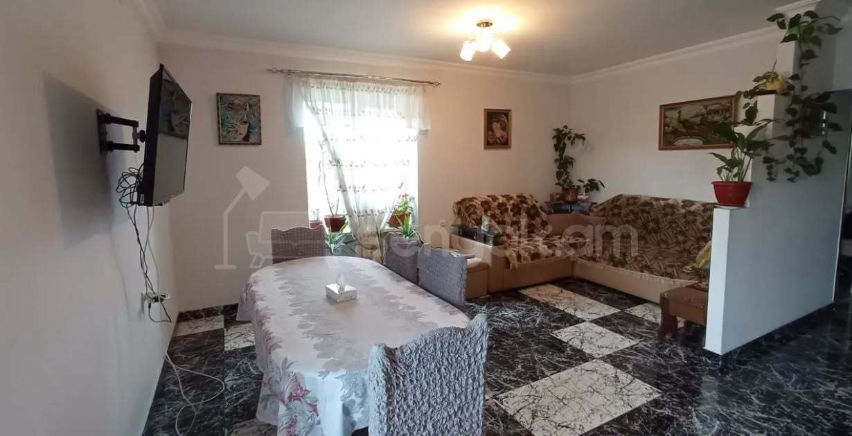 3 Սենյականոց Բնակարան Քարե Շենքում, 77քմ, 5/5 հարկ, Կապիտալ Վերանորոգված