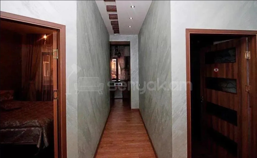 3 Սենյականոց Բնակարան Քարե Շենքում, 71քմ, 5/5 հարկ, Կապիտալ Վերանորոգված