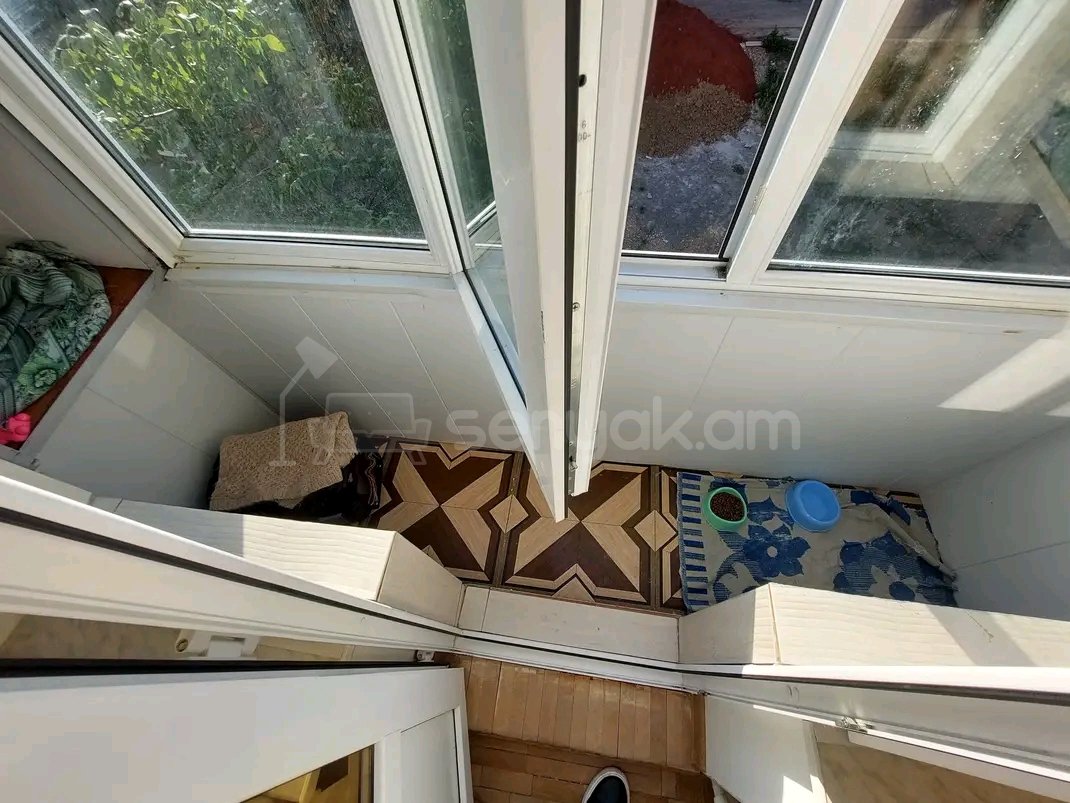 3 Սենյականոց Բնակարան Քարե Շենքում, 90քմ, 3/5 հարկ, Կապիտալ Վերանորոգված, Կահավորված, Արևկող