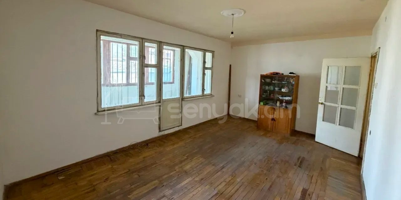3 Սենյականոց Բնակարան, 73քմ, 1/9 հարկ, Նորմալ Վիճակում
