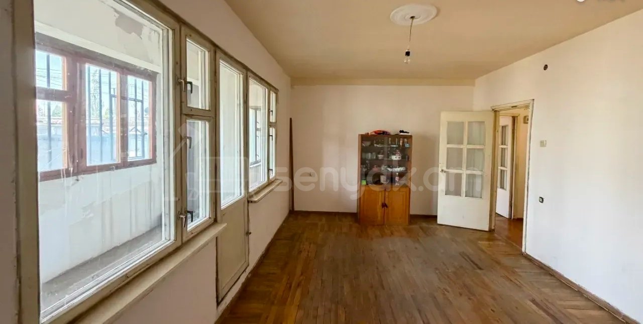 3 Սենյականոց Բնակարան, 73քմ, 1/9 հարկ, Նորմալ Վիճակում