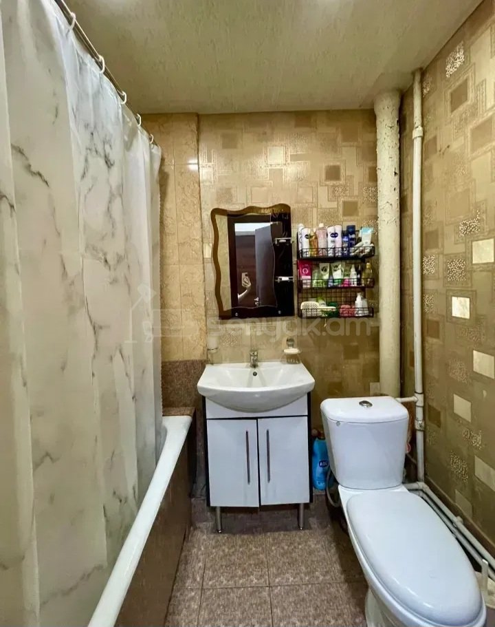 2 Սենյականոց Բնակարան Քարե Շենքում, 50քմ, 2/5 հարկ, Կապիտալ Վերանորոգված, Կահավորված