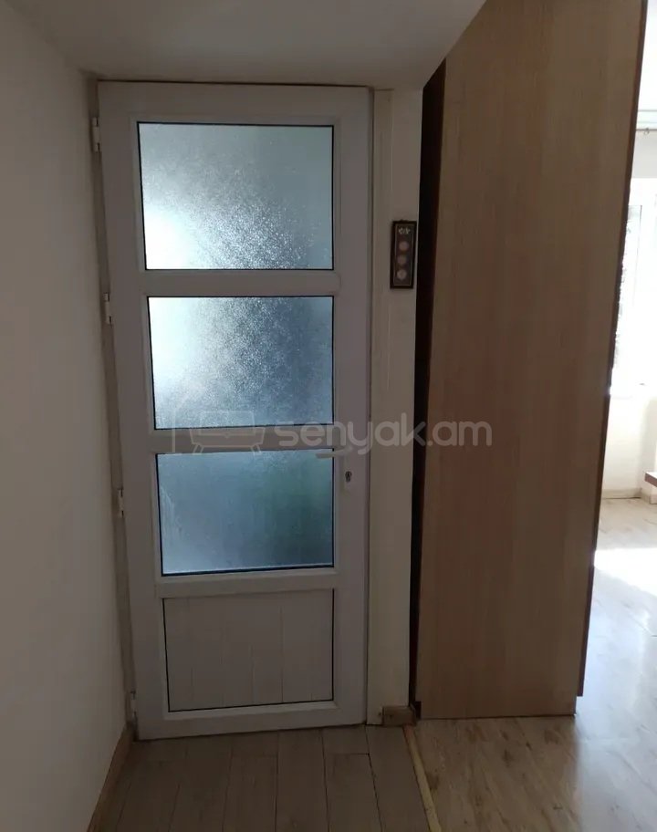 1 Սենյականոց Բնակարան Քարե Շենքում, 31քմ, 5/5 հարկ, Կապիտալ Վերանորոգված, Կահավորված
