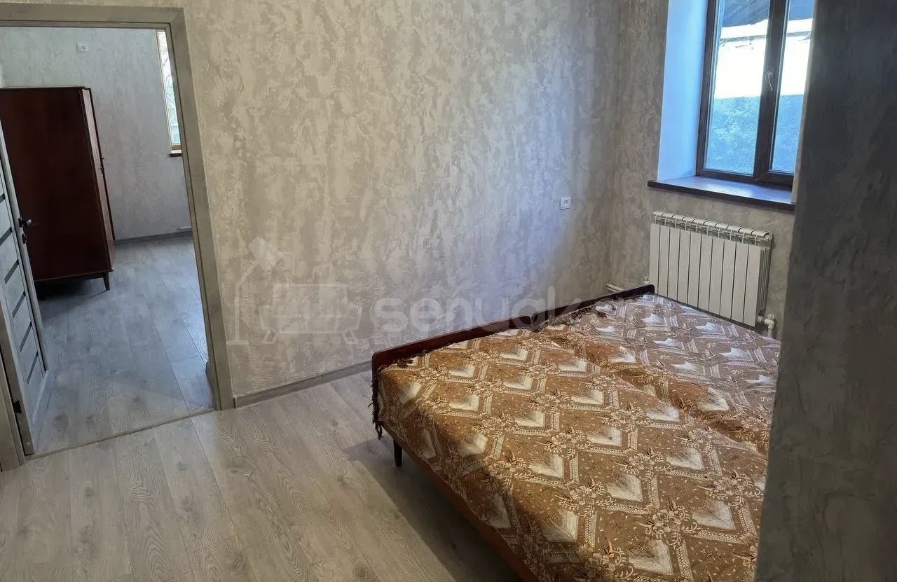 3 Սենյականոց Բնակարան Քարե Շենքում, 78քմ, 1/1 հարկ, Նորմալ Վիճակում, Կահավորված