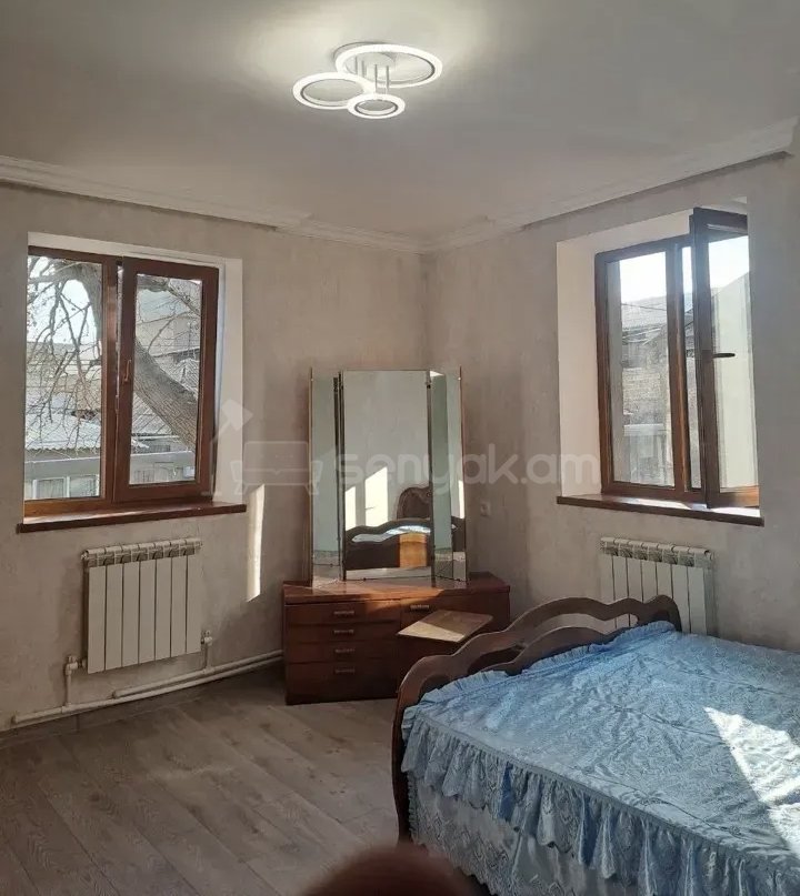 3 Սենյականոց Բնակարան Քարե Շենքում, 78քմ, 1/1 հարկ, Նորմալ Վիճակում, Կահավորված