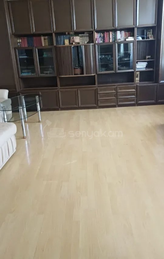 3 Սենյականոց Բնակարան Քարե Շենքում, 78քմ, 1/1 հարկ, Նորմալ Վիճակում, Կահավորված