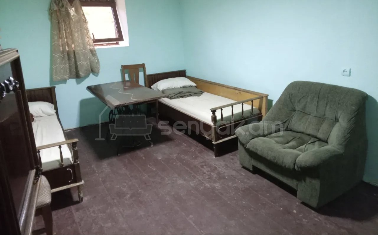 1 Սենյականոց Բնակարան Քարե Շենքում, 30քմ, 1/1 հարկ, Նորմալ Վիճակում, Կահավորված