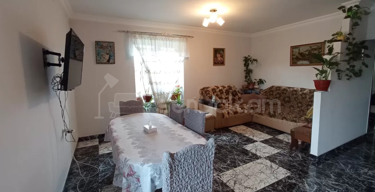 3 Սենյականոց Բնակարան Քարե Շենքում, 77քմ, 5/5 հարկ, Կապիտալ Վերանորոգված