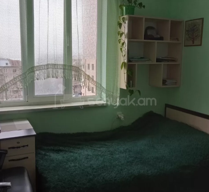 3 Սենյականոց Բնակարան Քարե Շենքում, 77քմ, 5/5 հարկ, Կապիտալ Վերանորոգված