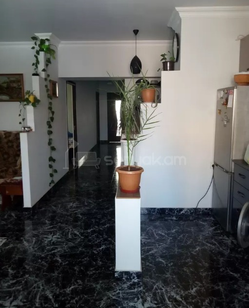3 Սենյականոց Բնակարան Քարե Շենքում, 77քմ, 5/5 հարկ, Կապիտալ Վերանորոգված