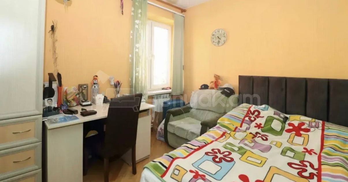 4 Սենյականոց Բնակարան Քարե Շենքում, 74քմ, 5/5 հարկ, Կապիտալ Վերանորոգված
