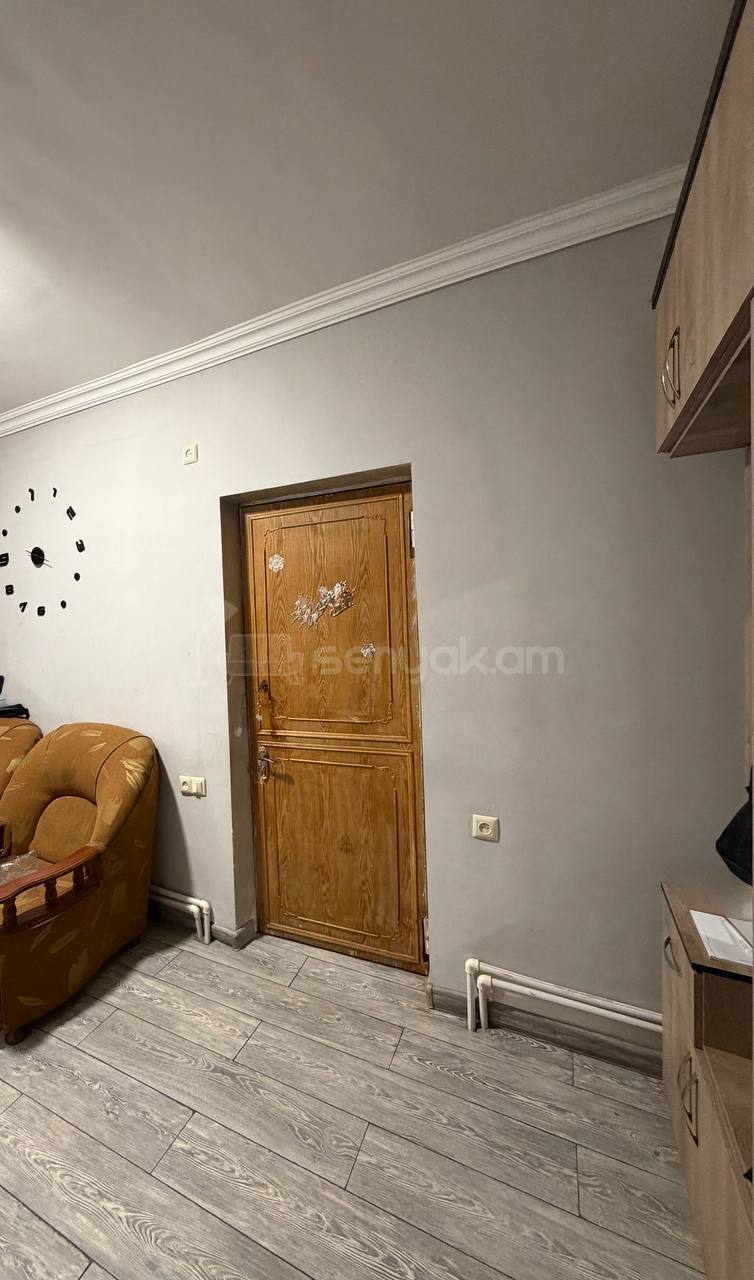 3 Սենյականոց Բնակարան Քարե Շենքում, 75քմ, 4/5 հարկ, Նորմալ Վիճակում