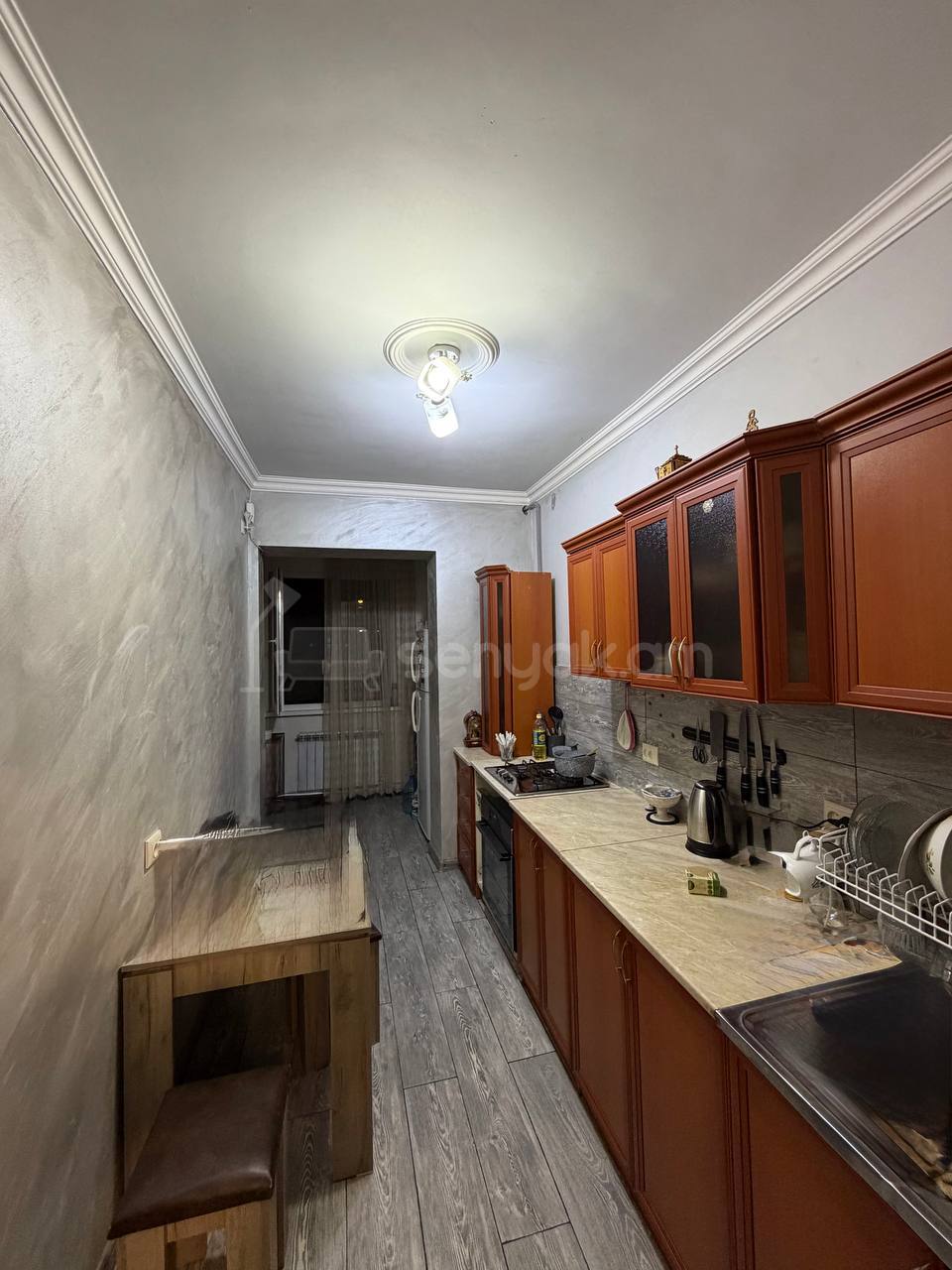 3 Սենյականոց Բնակարան Քարե Շենքում, 75քմ, 4/5 հարկ, Նորմալ Վիճակում