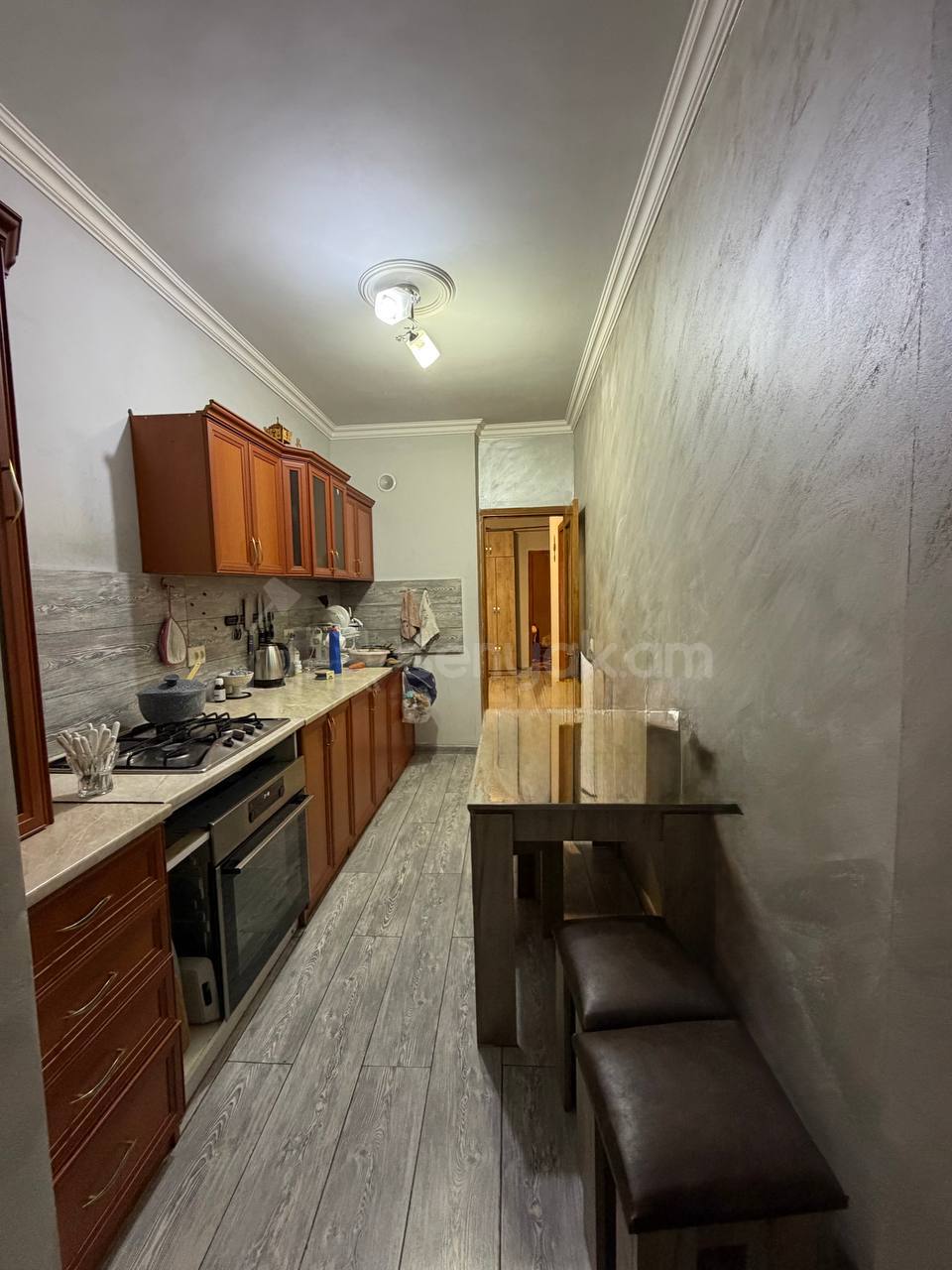 3 Սենյականոց Բնակարան Քարե Շենքում, 75քմ, 4/5 հարկ, Նորմալ Վիճակում
