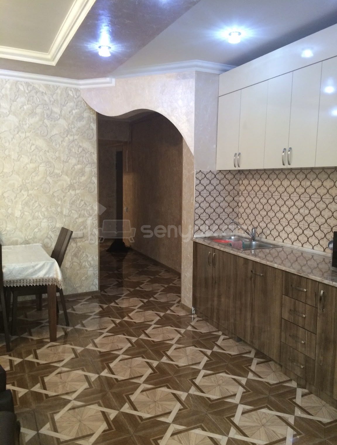 3 Սենյականոց Բնակարան Քարե Շենքում, 51քմ, 2/5 հարկ, Կապիտալ Վերանորոգված, Կահավորված