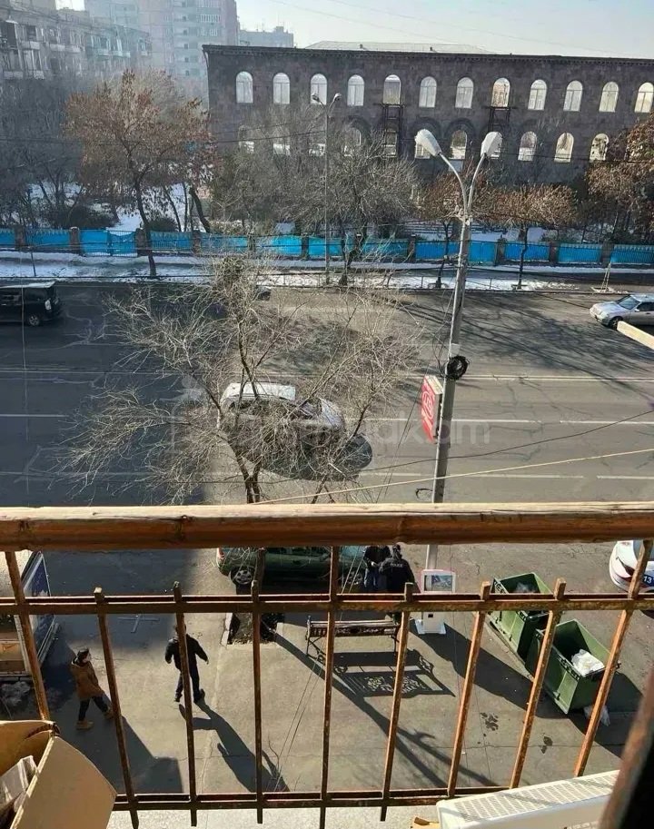 1 Սենյականոց Բնակարան Քարե Շենքում, 31քմ, 5/5 հարկ, Կապիտալ Վերանորոգված, Կահավորված