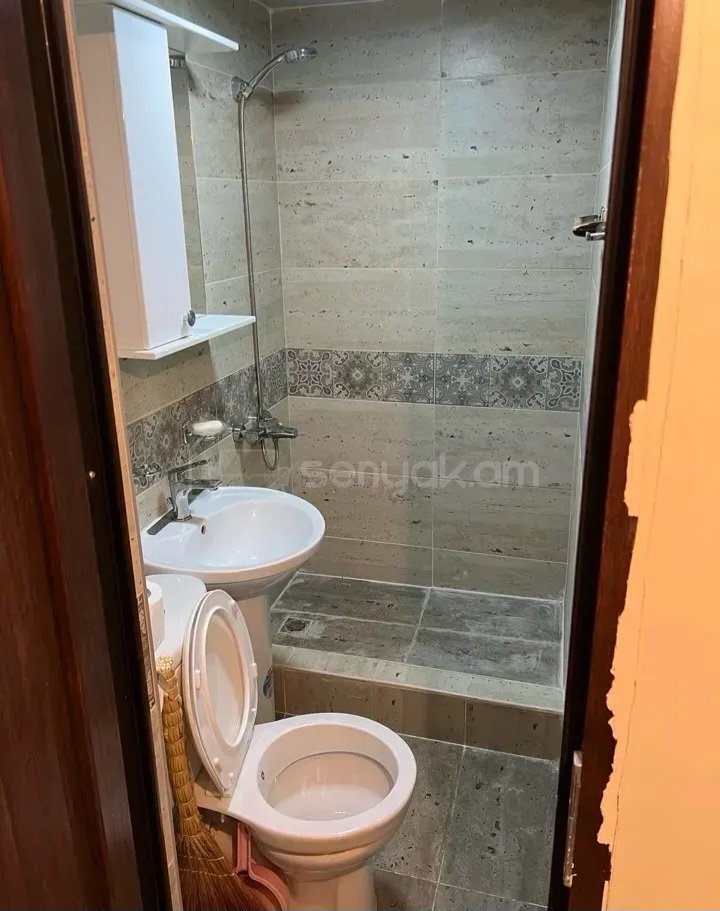 1 Սենյականոց Բնակարան Քարե Շենքում, 31քմ, 5/5 հարկ, Կապիտալ Վերանորոգված, Կահավորված