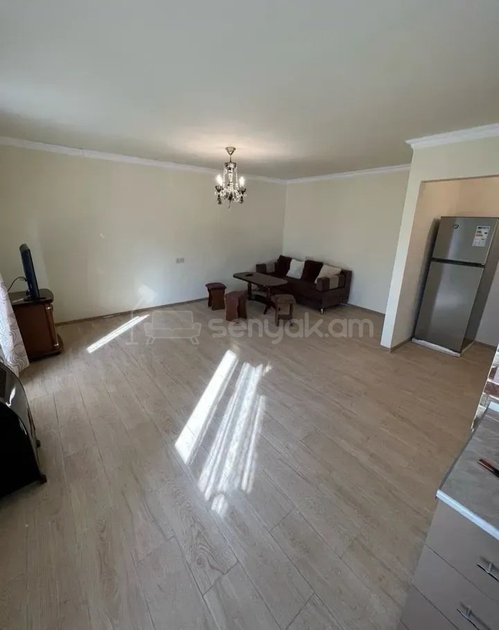1 Սենյականոց Բնակարան Քարե Շենքում, 31քմ, 5/5 հարկ, Կապիտալ Վերանորոգված, Կահավորված