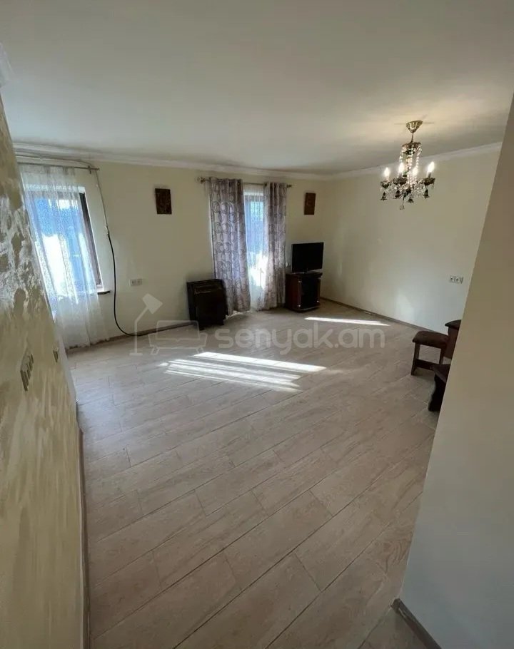 1 Սենյականոց Բնակարան Քարե Շենքում, 31քմ, 5/5 հարկ, Կապիտալ Վերանորոգված, Կահավորված