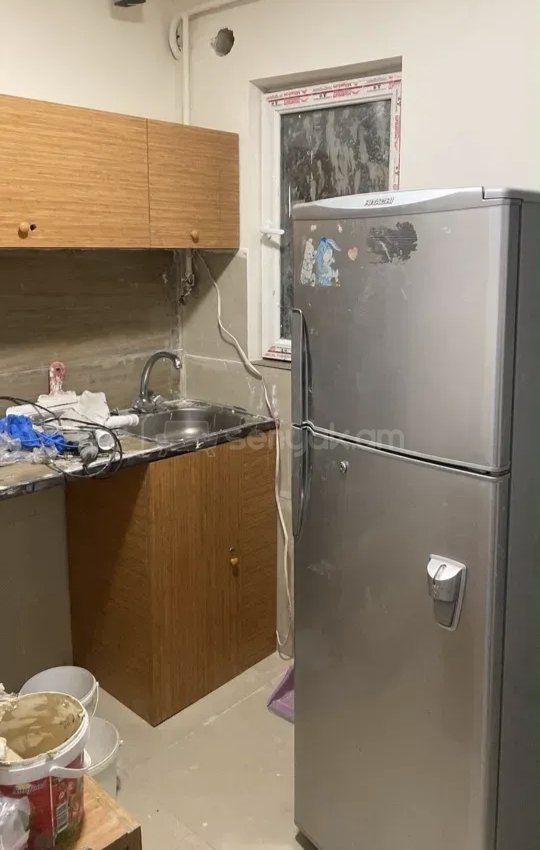 1 Սենյականոց Բնակարան Քարե Շենքում, 40քմ, 1/1 հարկ, Նորմալ Վիճակում, Կահավորված