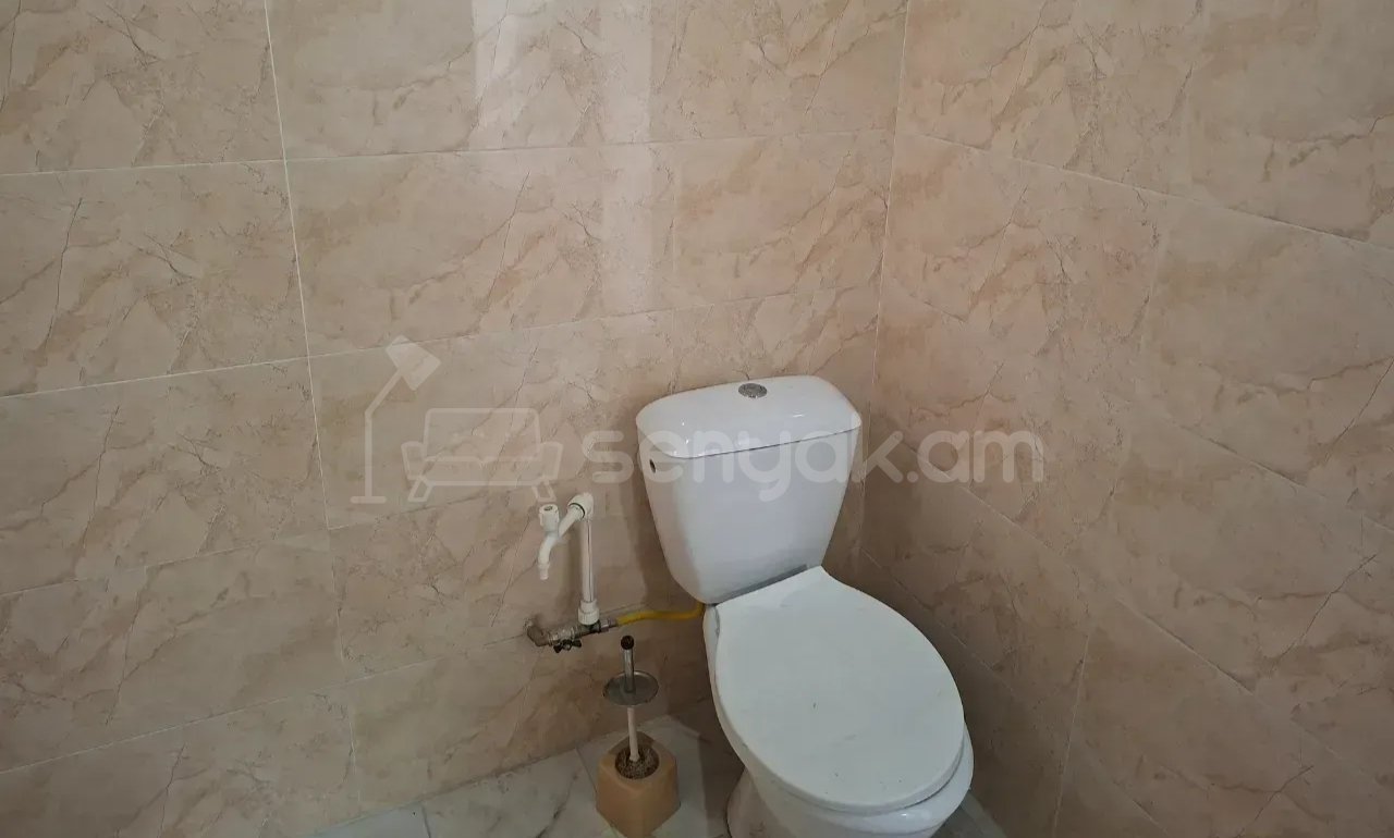 1 Սենյականոց Բնակարան Քարե Շենքում, 41քմ, 1/1 հարկ, Նորմալ Վիճակում, Կահավորված