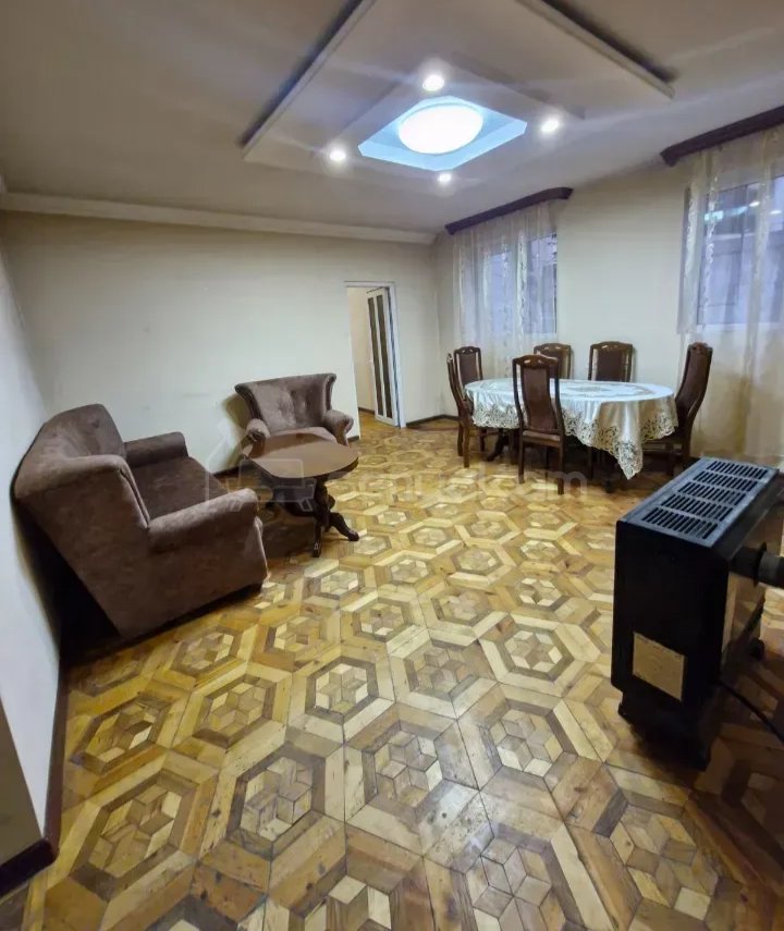 2 Սենյականոց Բնակարան Քարե Շենքում, 42քմ, 1/1 հարկ, Նորմալ Վիճակում, Կահավորված
