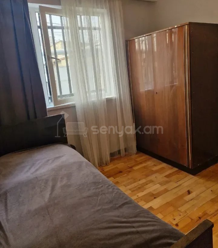 2 Սենյականոց Բնակարան Քարե Շենքում, 42քմ, 1/1 հարկ, Նորմալ Վիճակում, Կահավորված
